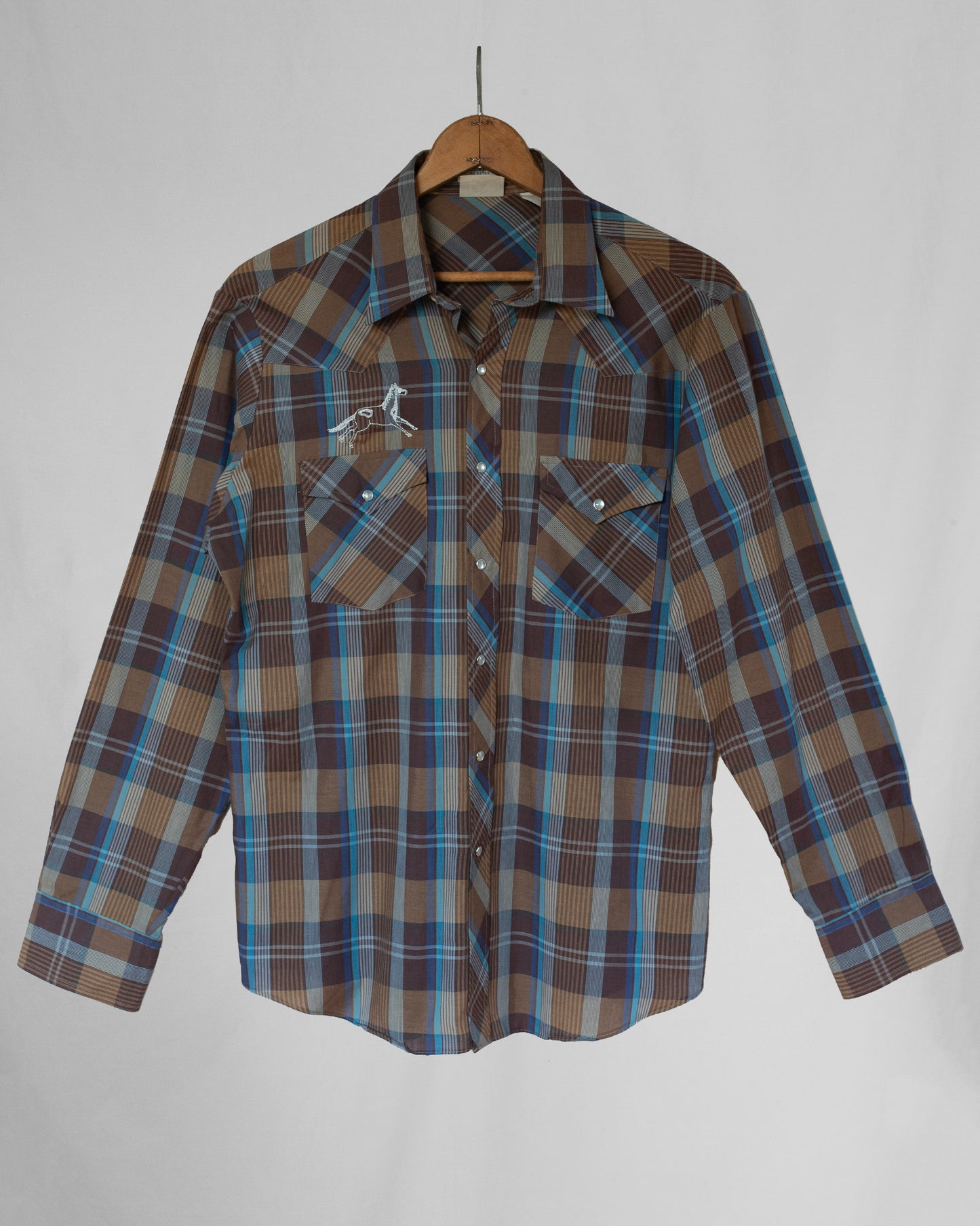 Pearl snap long sleeve with horse embroidery over chest pocket.