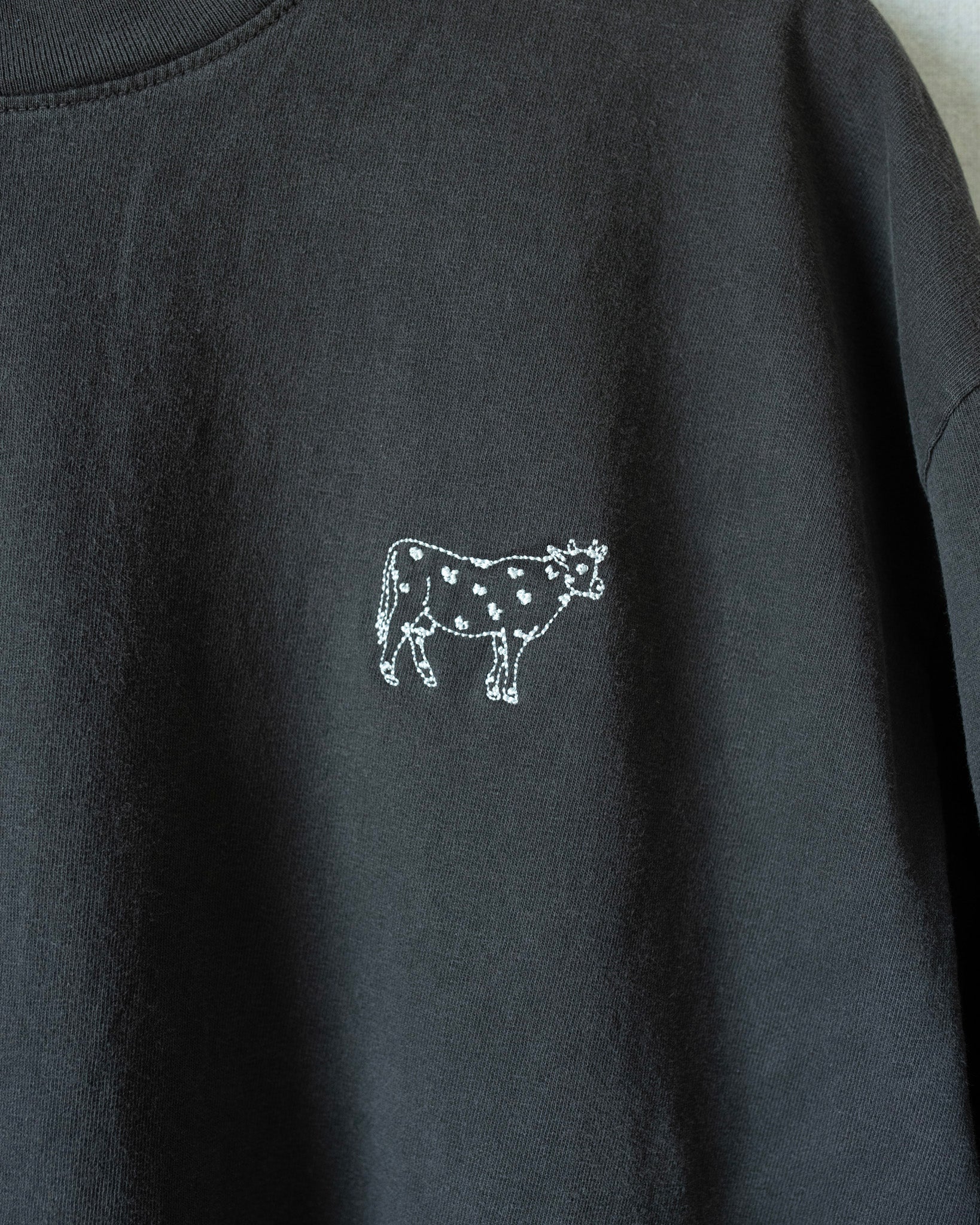 Black t-shirt with cow embroidery